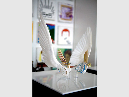 Tai nghe hình đôi cánh.