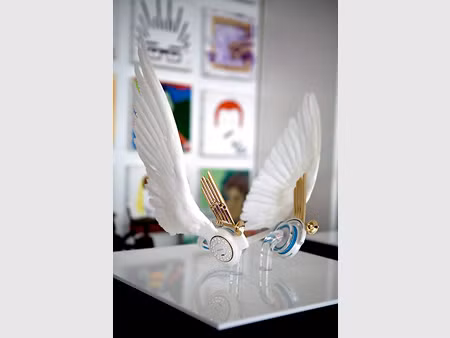 Tai nghe hình đôi cánh.