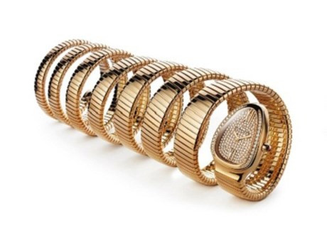 Đồng hồ hình rắn Bulgari Serpenti: Với chất liệu là những sợi bọc vàng, mặt đồng hồ nạm kim cương, đá quý, giá khởi điểm của một chiếc đồng hồ Serpenti ở mức 10.000 USD.