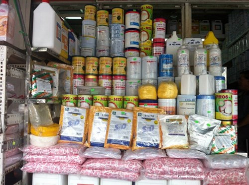 Hóa chất là một loại hàng hóa đặc biệt. Tuy nhiên, có không ít cơ sở kinh doanh hóa chất vì lợi nhuận mà không đảm bảo những quy định về an toàn. Tại TP HCM, thời gian qua đã xảy ra nhiều vụ cháy, nổ nghiêm trọng gây thiệt hại lớn về người và tài sản. Tính riêng trong năm 2014, trên địa bàn thành phố đã xảy ra 301 vụ cháy nổ; khiến 26 người chết và 27 người bị thương.