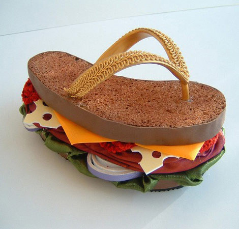 Dép đế bánh kẹp độc đáo.