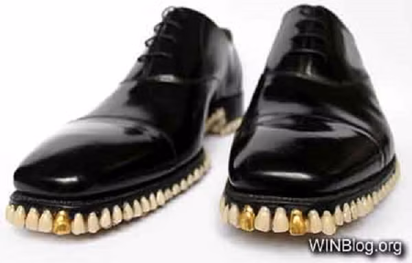 Đế giày là một bộ răng đáng sợ.