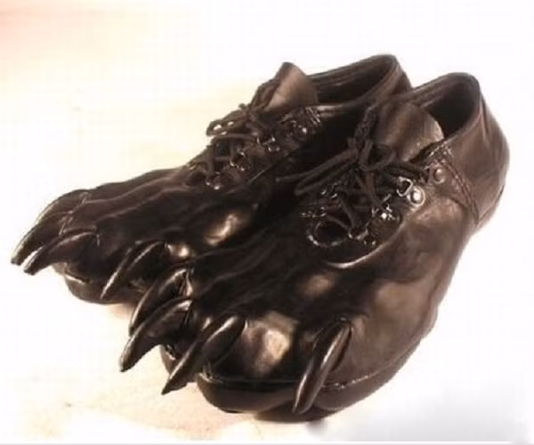 Giày móng vuốt.