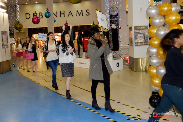 Trung tâm này cũng là nơi thường xuyên diễn ra các sự kiện như trình diễn thời trang của các sinh viên trường đại học.