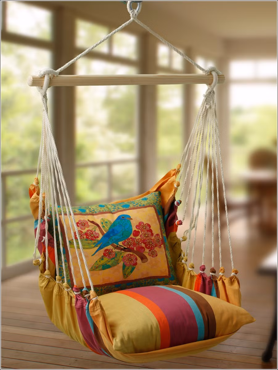 Những chiếc ghế đu nhiều màu sắc này không chỉ là món đồ dành cho người lớn mà chúng còn khiến trẻ em rất thích thú.