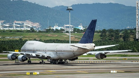 Báo chí Malaysia cho biết, Sepang phải đăng báo sau khi không thể tìm ra chủ 3 chiếc máy bay dù chúng có số đăng ký.