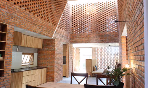 Ngôi nhà Termitary House, công trình do Công ty kiến trúc Việt Nam Tropical Space thiết kế, đã được đăng tải trên tạp chí kiến trúc Airchdaily (Mỹ).