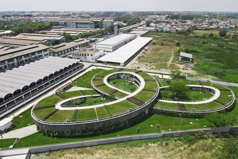 Chuyên trang kiến trúc Dezeen cũng từng khen ngợi công trình nhà trẻ Farming Kindergarten ở Đồng Nai do công ty kiến trúc Võ Trọng Nghĩa thiết kế.