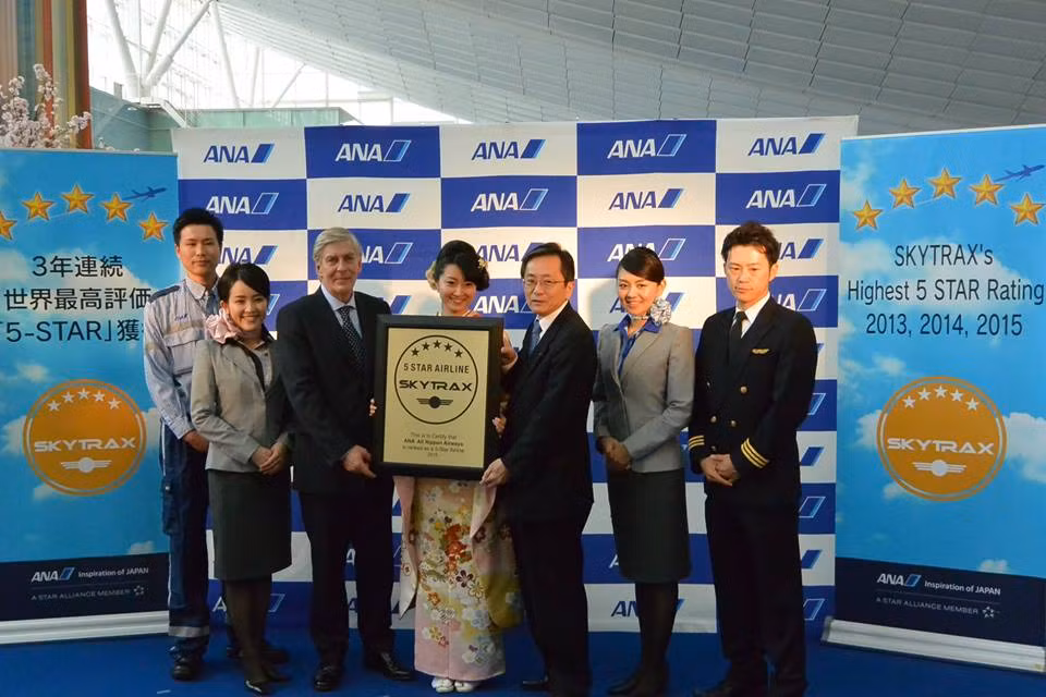 Nhờ chất lượng dịch vụ tốt, hãng ANA vinh dự nhận giải thưởng 5 sao trong 3 năm liên tiếp (từ năm 2013) từ SKYTRAX - tổ chức hàng đầu thế giới về đánh giá hàng không và sân bay.