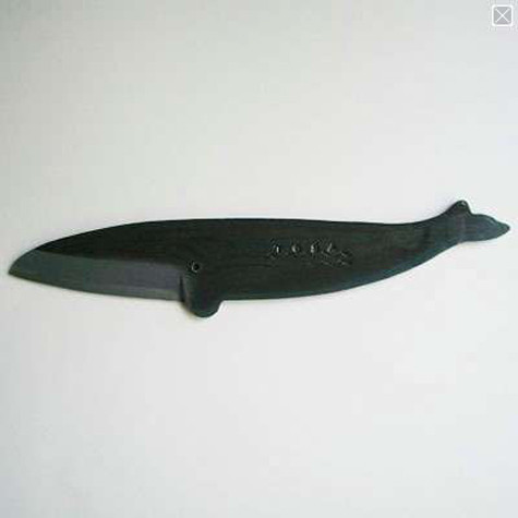 Con dao hình cá voi là một trong những vật dụng gia đình hết sức độc đáo.