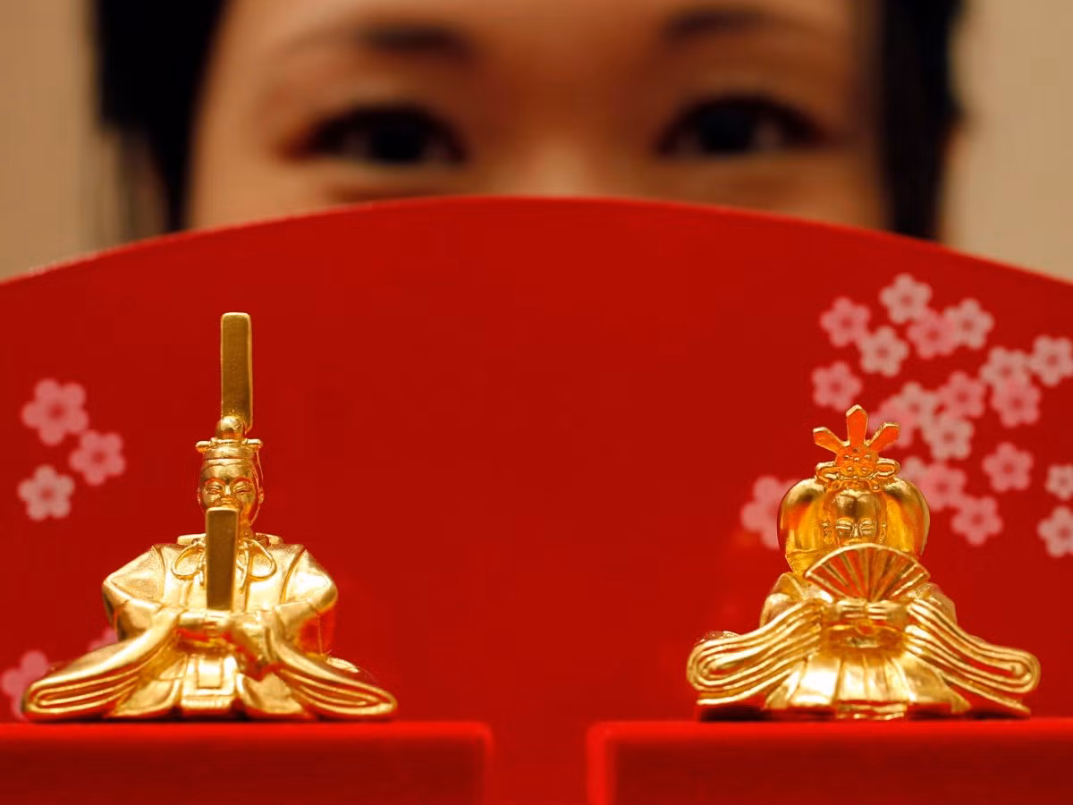 8. Nhật Bản có mức dự trữ vàng chính thức: 765,2 tấn và tỷ lệ vàng trong dự trữ ngoại hối: 2,2%. Vào năm 1950, Nhật Bản chỉ có 6 tấn vàng dự trữ, nhưng từ năm 1959, dự trữ vàng của nước này bắt đầu tăng mạnh. Vào năm đó, mức mua ròng vàng của Ngân hàng Trung ương Nhật (BoJ) tăng 169 tấn so với năm 1958.