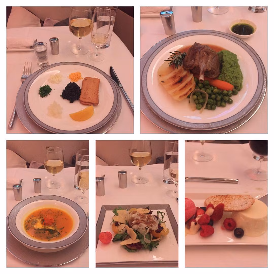 Hành khách James Mlinton chia sẻ về các món ăn anh thưởng thức trên khoang hạng nhất của hãng Singapore Airlines.