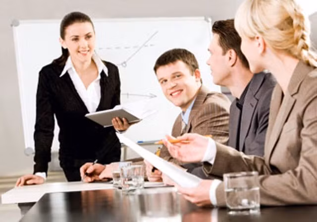 Quản lý nhân sự: Độ chênh lệch giữa số lượng đăng tuyển hàng tháng và số lượng nhân sự được tuyển: 17.315. Tăng trưởng (từ 2010 – 2015): 14.218. Thu nhập trung bình theo giờ: 49,41 USD.