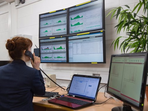 Nhà phân tích an ninh thông tin: Độ chênh lệch giữa số lượng đăng tuyển hàng tháng và số lượng nhân sự được tuyển trong công việc này là: 27.512. Độ tăng trưởng (từ 2010 – 2015): 15.180.Thu nhập trung bình theo giờ: 42,74 USD.