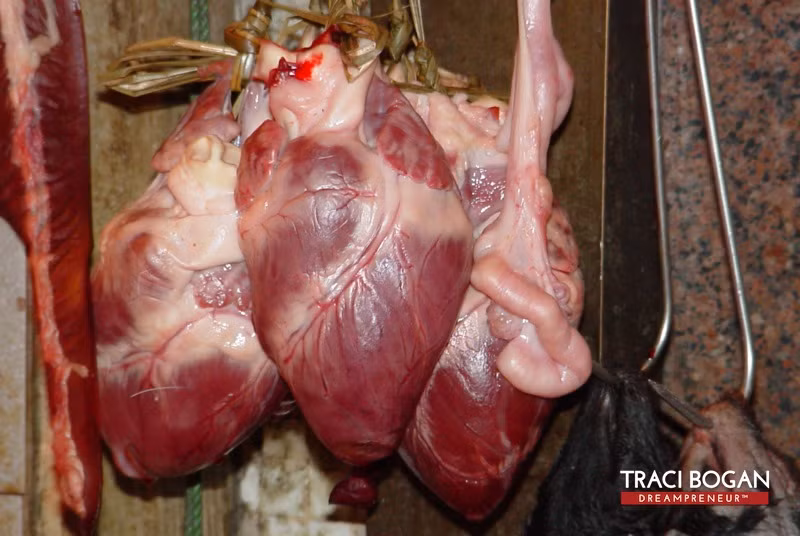 Siêu thị ở Trung Quốc bán cả bộ tim động vật khổng lồ.