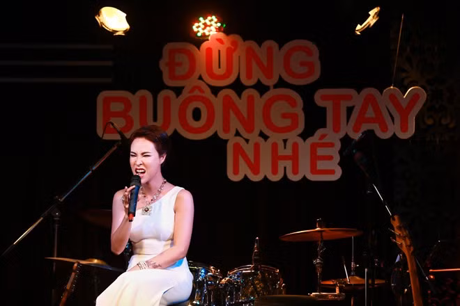 Thần tượng âm nhạc 2010 thuyết phục người nghe bởi giọng hát tình cảm, cách xử lý ca khúc hiện đại.