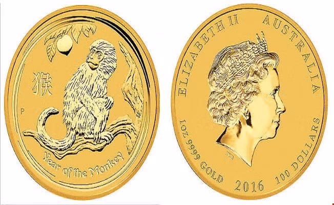 Ngoài dòng tiền giấy, tiền xu Úc mạ vàng hoặc mạ bạc in hình khỉ kèm theo hộp nhung cũng gây được sự chú ý trên thị trường quà Tết 2016.