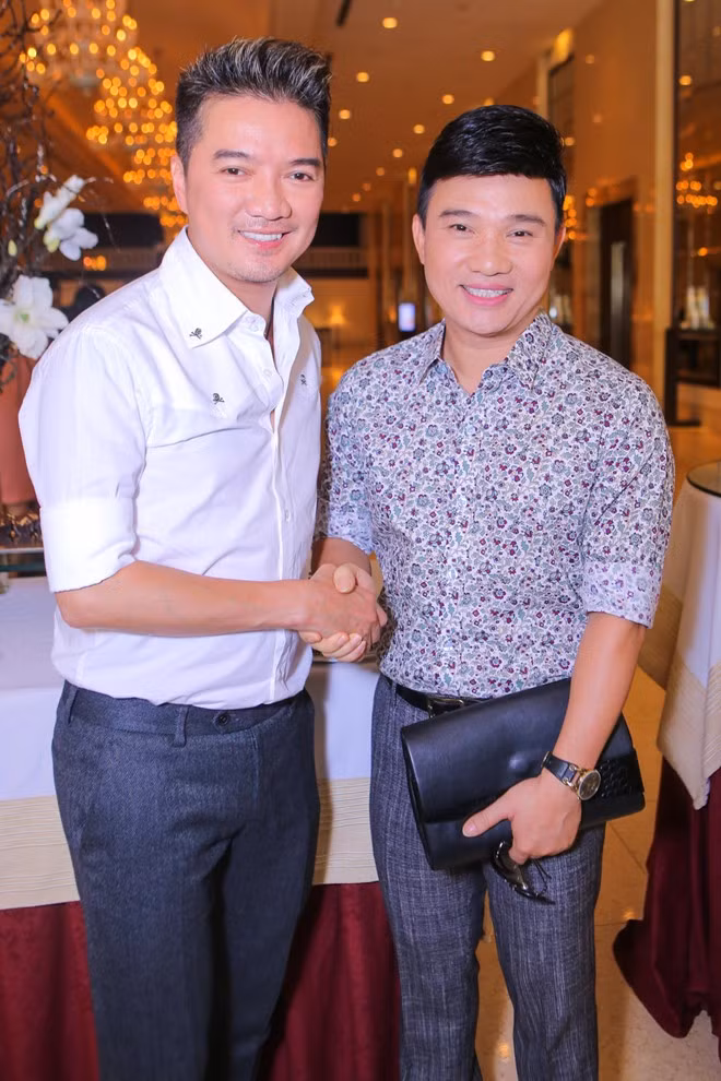 Ca sĩ Quang Linh dí dỏm chia sẻ, nếu Mr. Đàm không thể có mặt ở Hàn Quốc, anh sẵn sàng thay mặt để nhận giải giúp vì "Không đi thì phí lắm".