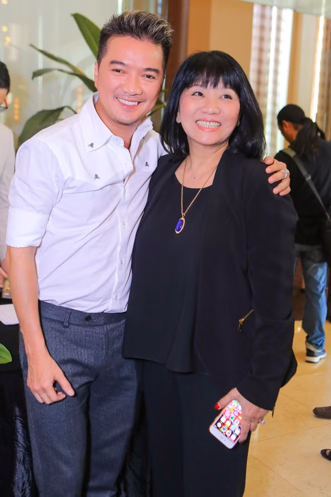 Ca sĩ Cẩm Vân bày tỏ lòng tự hào về những thành tựu đàn em đã và đang làm được trên thị trường trong nước lẫn nước ngoài.