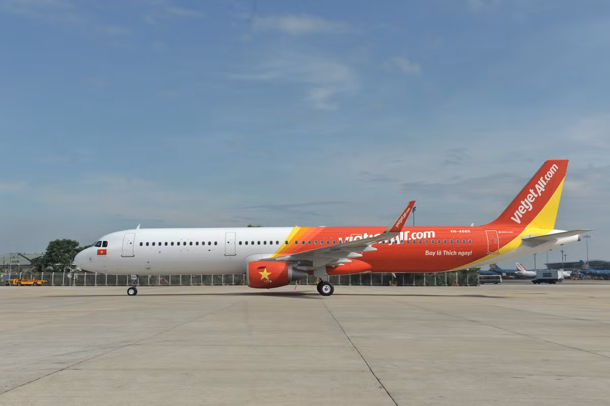 Vietjet là hãng hàng không đầu tiên tại Việt Nam vận hành theo mô hình hàng không thế hệ mới, chi phí thấp và cung cấp đa dạng các dịch vụ cho khách hàng lựa chọn.