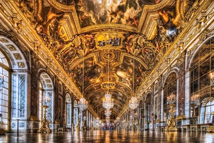 Phòng Gương chính là kiến trúc hoành tráng nhất, rực rỡ và sang trọng nhất cung điện Versailles.