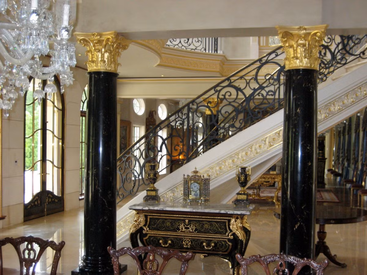 Đến đầu năm 2015, giá niêm yết đã giảm xuống còn 9,9 triệu USD do không có người mua.