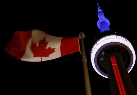 Tháp truyền hình CN Tower ở Toronto, Canada.