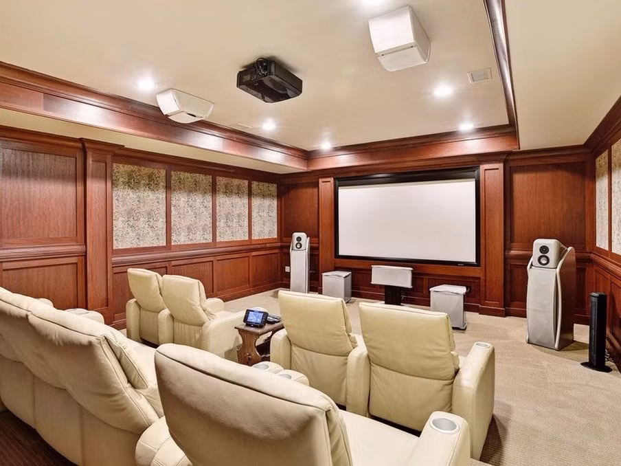 Rạp chiếu phim với thiết kế khá đơn giản này trị giá 7,85 triệu USD.