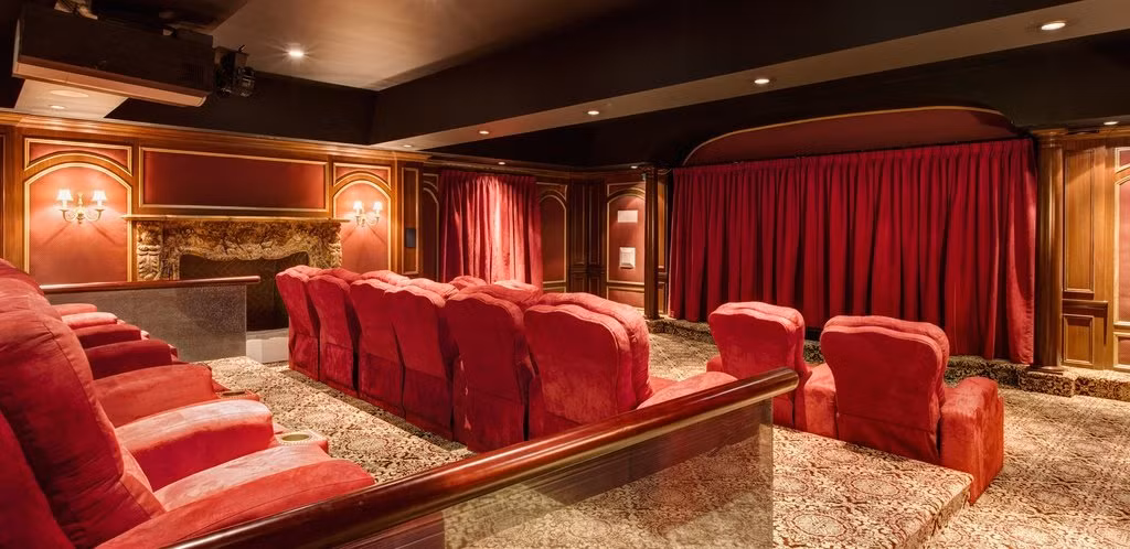 Nhung rap chieu phim trong nha dat do cho dai gia