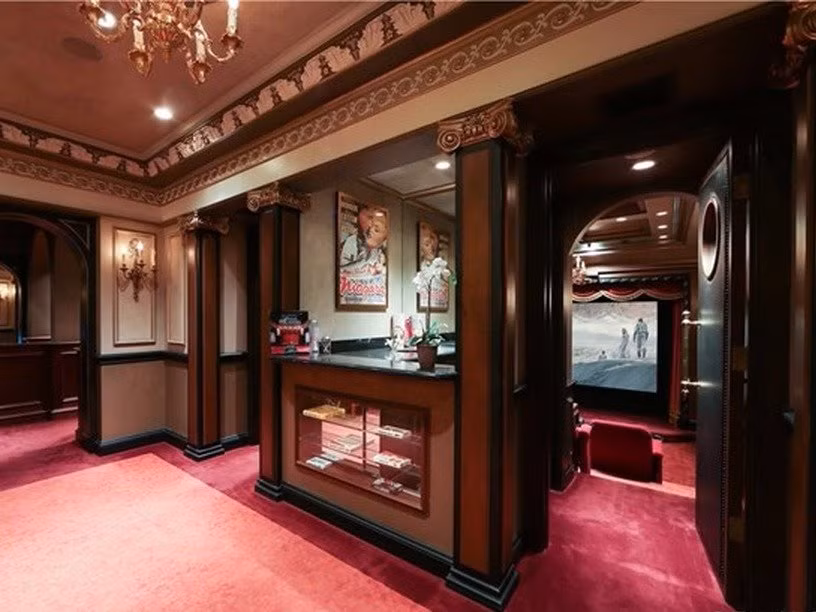 Rạp chiếu phim với thiết kế độc đáo và sang trọng trị giá 11 triệu USD.