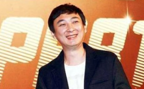 Là người thừa kế khối tài sản 34,4 tỷ USD, thiếu gia điển trai Vương Tư Thông nổi tiếng với thú ăn chơi và tiêu tiền không tiếc tay.