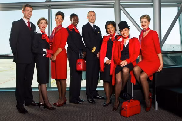 Thông thạo ít nhất 3 thứ tiếng: Vì tính chất địa lý giáp với Pháp và Hà Lan, hãng bay Brussels Airlines của Bỉ yêu cầu các tiếp viên buộc phải thông thạo cả ba ngôn ngữ: tiếng Anh, tiếng Pháp và tiếng Hà Lan nếu muốn là thành viên của phi hành đoàn.