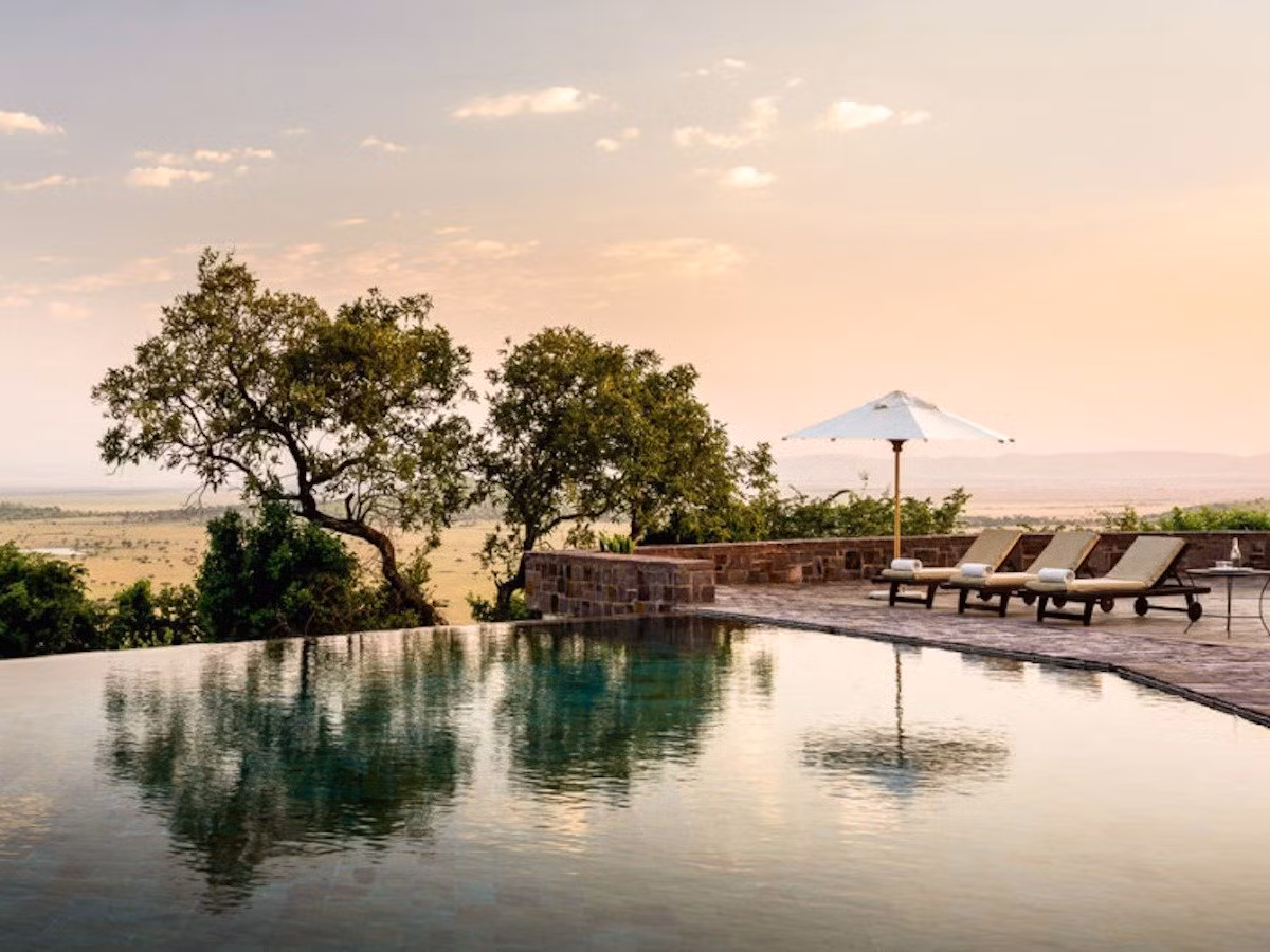 5. Singita Grumeti Reserves, Công viên quốc gia Serengeti, Tanzania: Tọa lạc trong Vườn quốc gia Serengeti, khu nghỉ dưỡng này là nơi hoàn hảo để ngắm phong cảnh thiên nhiên và động vật hoang dã. Khu nghỉ dưỡng này còn cung cấp đầy đủ các dịch vụ thư giãn như spa, trung tâm yoga và sân quần vợt.