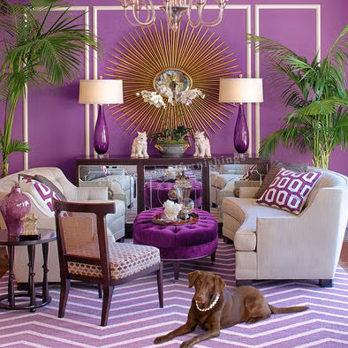 Màu tím và màu kem bổ sung cho nhau tạo nên không gian thơ mộng, nổi bật.