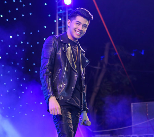 Dù đến tận 11h đêm, chương trình mới kết thúc nhưng khán giả vẫn nán lại xem đến những phút cuối cùng.