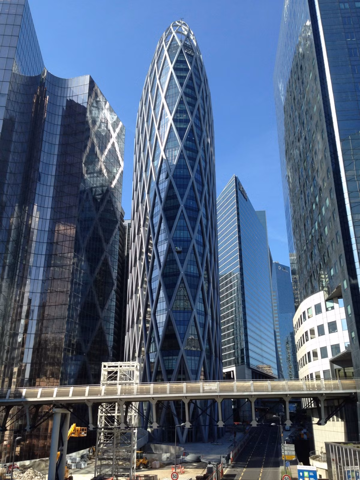 3. Tòa nhà Tour D2 ở Courbevoie, Pháp. Công ty kiến trúc thiết kế: Agence d'Archecture Anthony Béchu.