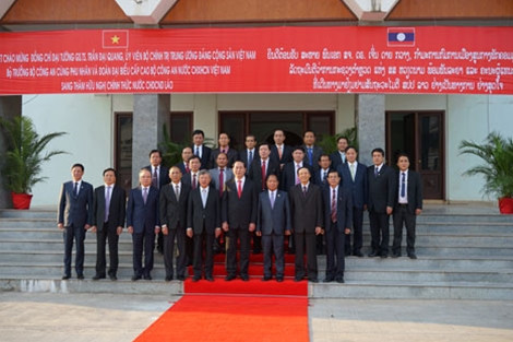 Bo truong Tran Dai Quang tham va lam viec tai CHDCND Lao-Hinh-6