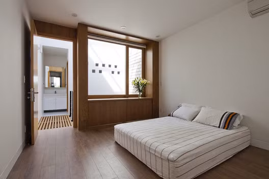 Trong khi đó, ba tầng trên của biệt thự sẽ được sử dụng là nơi cư trú của chủ sở hữu.