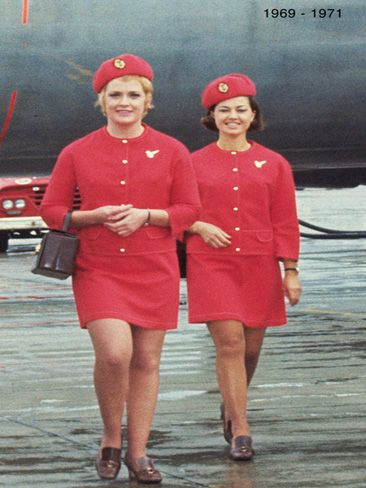 Đến thời điểm năm 1969-1971, bộ đồng phục của hãng được sửa đổi với váy ngắn hơn và màu sắc rực rỡ hơn.