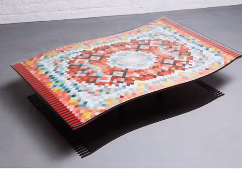 Bàn thảm bay: Tưởng như chiếc thảm bay chỉ được tìm thấy trong truyện dân gian và bộ phim của Disney, nhưng giờ nó đã được đưa vào thiết kế đồ nội thất. Chiếc bàn thảm bay được thiết kế để trông giống như nó đang bay. Chiếc bàn đặc biệt này được bán gới giá 2.279 USD (50 triệu đồng).