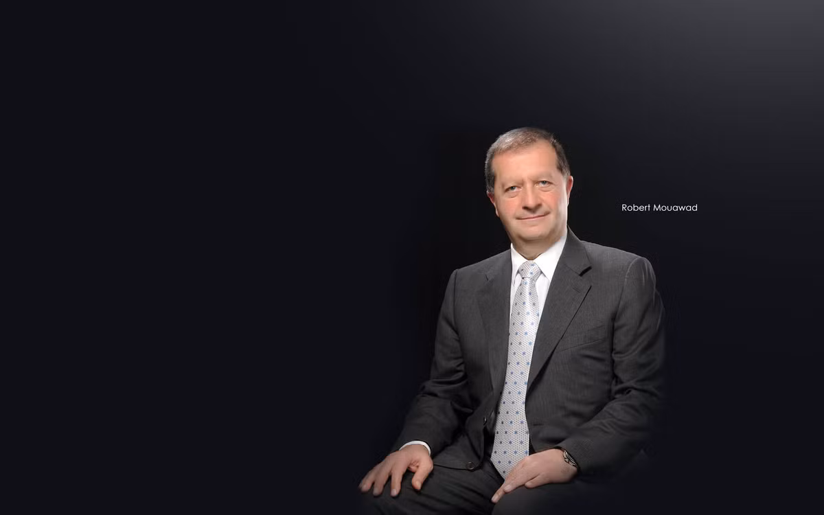 10. Robert Mouawad Fayez, tài sản 1 tỷ USD: Robert Mouawad là thế hệ thứ ba của gia đình kim cương Mouawad. Gia đình này sở hữu công ty đồ trang sức Mouawad tại Geneva, Thụy Sĩ. Năm 1990, Robert Fayez Mouawad gây chấn động khi mua viên kim cương nặng 101,84 carat với giá 12,76 triệu USD, mức giá đắt nhất cho một viên kim cương giọt lệ thời bấy giờ.