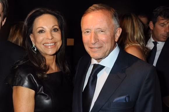 3. Anne-Marie Graff, 78 tuổi, tổng tài sản 2,1 tỷ USD: Anne-Marie Graff là vợ của tỷ phú kim hoàn người Anh Laurence Graff và cũng là một cổ đông trong công ty Kim cương Graff của chồng.