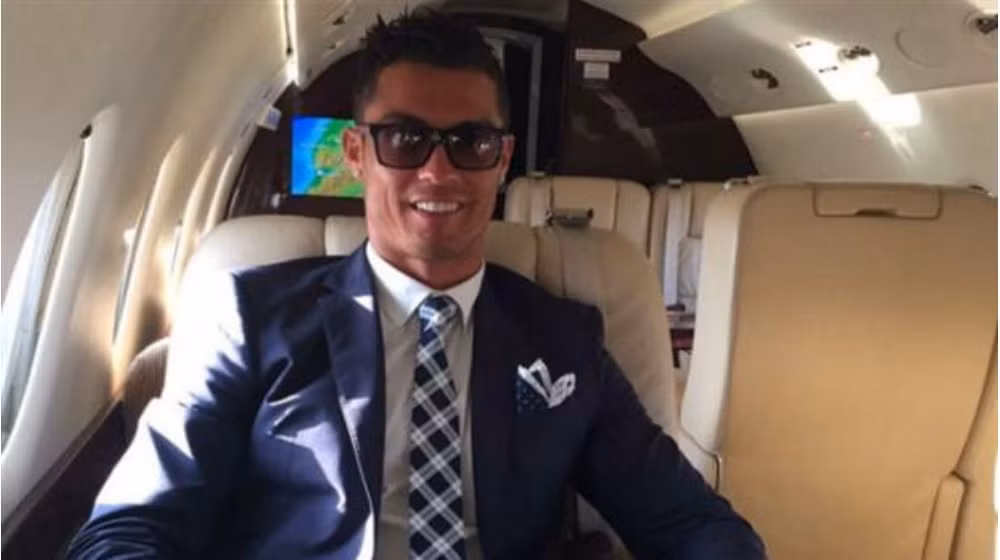Số tiền 19 triệu euro để sắm chuyên cơ cũng không quá lớn so với khối tài sản của Ronaldo. Theo thống kê tính đến hết năm 2014, khối tài sản của Ronaldo lên tới 210 triệu euro, là cầu thủ giàu nhất làng bóng đá.