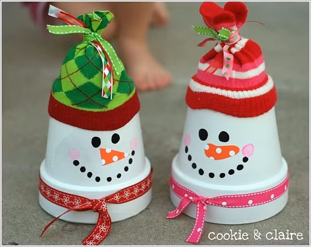 Chỉ với bàn tay khéo léo và một chút trí tưởng tượng, bạn có thể tự vẽ và trang trí những chiếc chậu trồng cây thành đồ trang trí nhà cực độc.