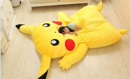 Chiếc giường đệm êm ái hình Pokemon.
