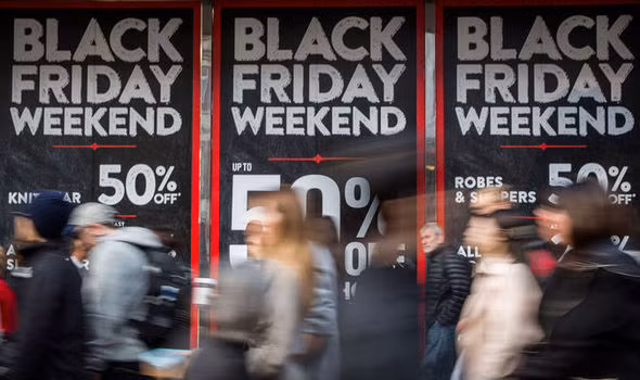 Năm nay, Black Day ở Mỹ rơi vào ngày 28/11 nhưng từ bây giờ, các doang nghiệp và các trang bán hàng online như Wal-Mart, Best Buy, Groupon, Amazon... đã bắt đầu lên kế hoạch cho đợt giảm giá khủng trong năm.