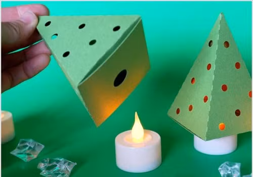 Chiếc đèn được làm từ những tấm bìa carton đẹp mắt.