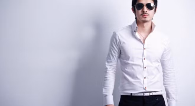 Quần áo - sản phẩm may mặc: Việc tặng áo sơ mi hay quần tây cho thầy cô dịp 20/11 cũng là một lựa chọn được nhiều người quan tâm. Các bạn có thể lựa chọn những bộ thời trang công sở, vải may áo dài, may vest… tùy theo túi tiền để tặng các thầy cô. Món quà ý nghĩa này sẽ giúp các thầy cô có thêm nhiều bộ trang phục đẹp để thay đổi khi đến trường.