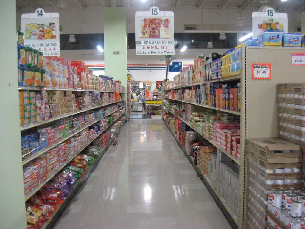 Trong khu chợ Hong Kong Food Market, du khách có thể tìm thấy các siêu thị bày bán đủ các mặt hàng xuất xứ từ Việt Nam.