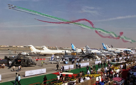 Tại Dubai Airshow 2015, hãng hàng không Emirates đã kí hợp đồng trị giá 16 tỷ USD với GE Aviation nhằm bảo dưỡng các động cơ máy bay mà họ đang sở hữu trong suốt 12 năm tới. Trong khi đó, UAE cũng tiến hành nâng cấp hệ thống giám sát trên các máy bay Saab của mình với hợp đồng 1,27 tỷ USD.